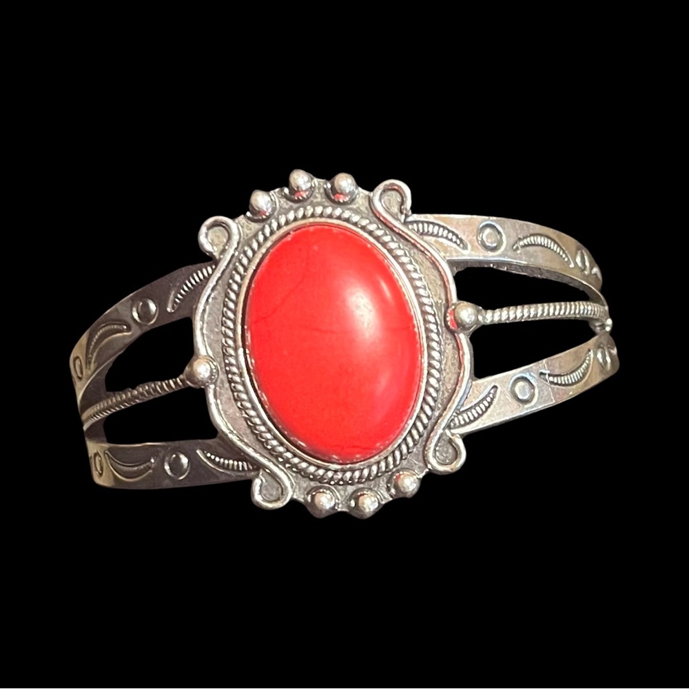 Bracelet/upper arm cuff